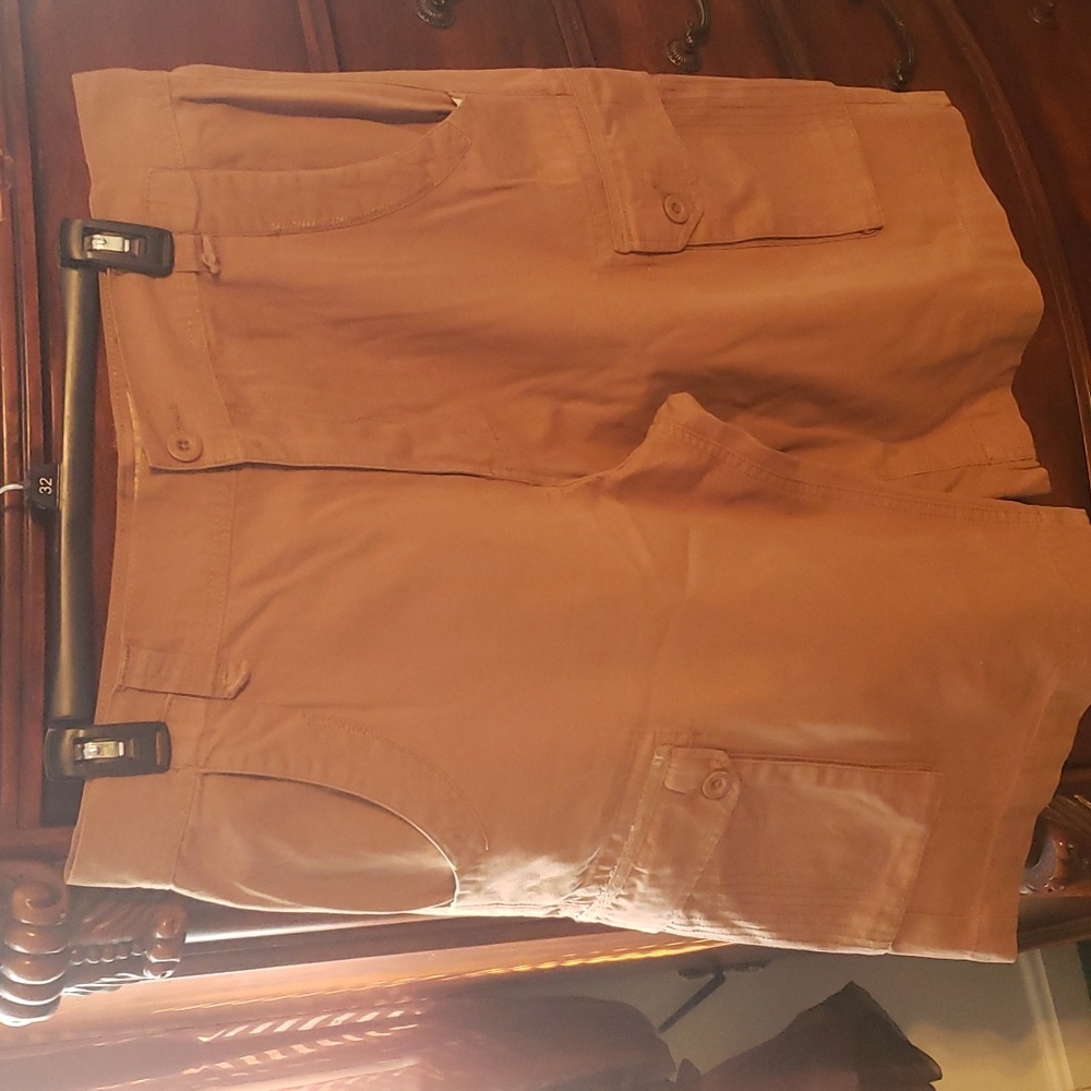 Shorts - Picture 3 of 5